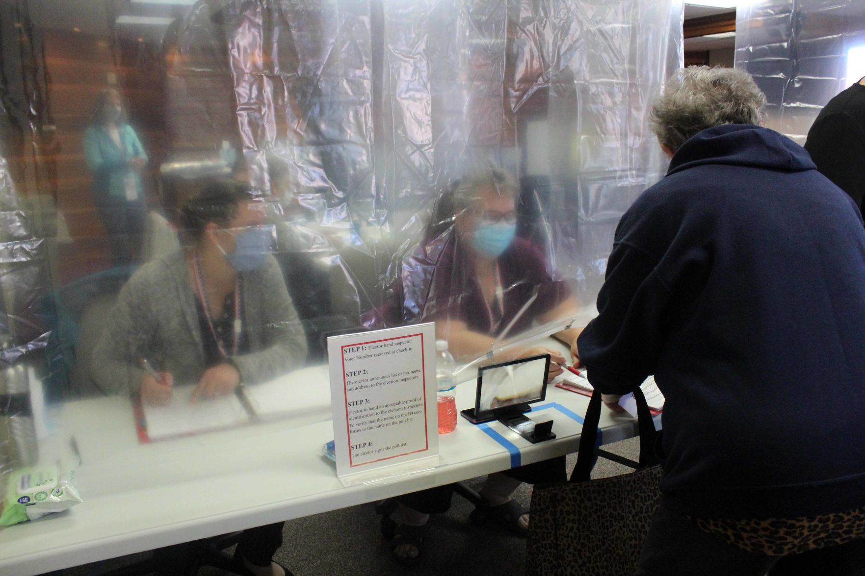 110520-dell-news-vote024.jpg